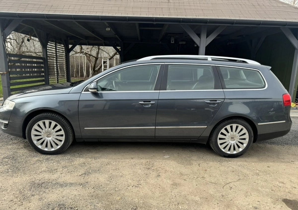 Volkswagen Passat cena 21500 przebieg: 291500, rok produkcji 2010 z Toruń małe 154